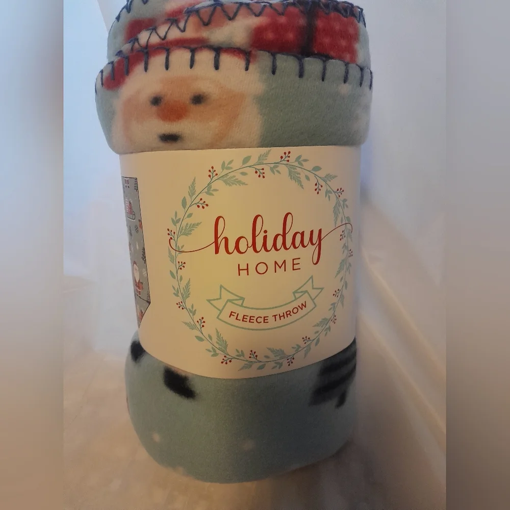 New Holiday Throw Blanket Santa Print (Macys) NWT